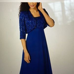 3/4 length with straps. 3/4 length sleeve on the jacket.  Stunning royal blue.